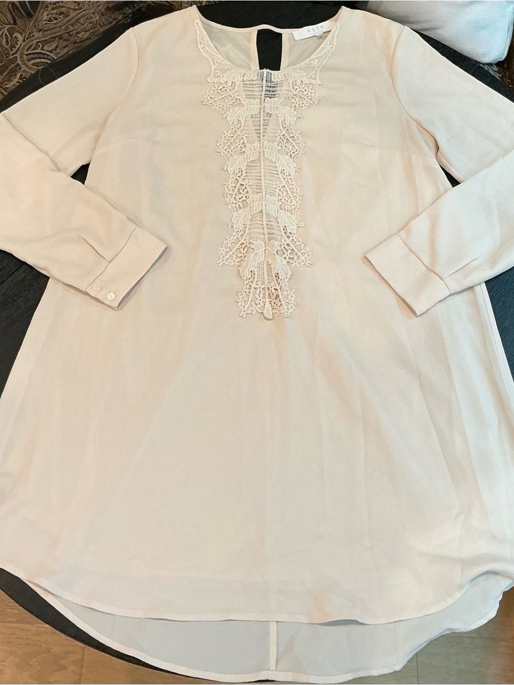 ASTR The Label Ivory Lace Crochet Long Sleeve Shift Dress M